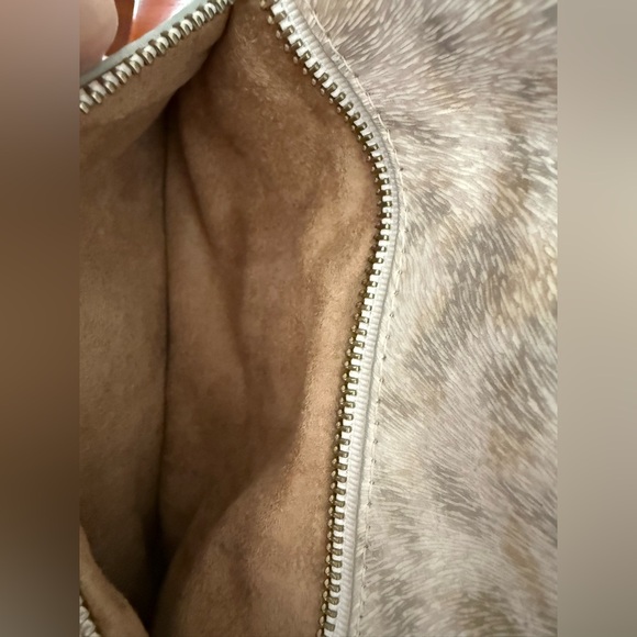 Be & D Leather Satchel Purse with Feather Like Pattern - Picture 13 of 15